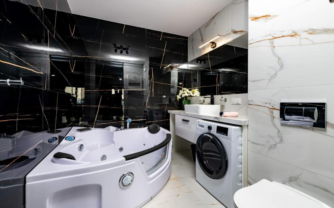 Loveroom Panorama Park Jacuzzi 비아위스토크 외부 사진