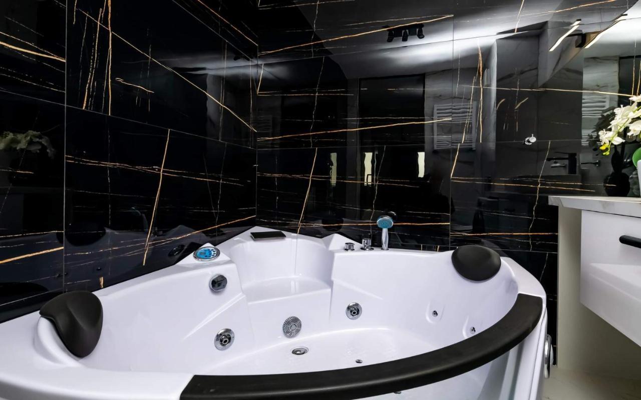 Loveroom Panorama Park Jacuzzi 비아위스토크 외부 사진